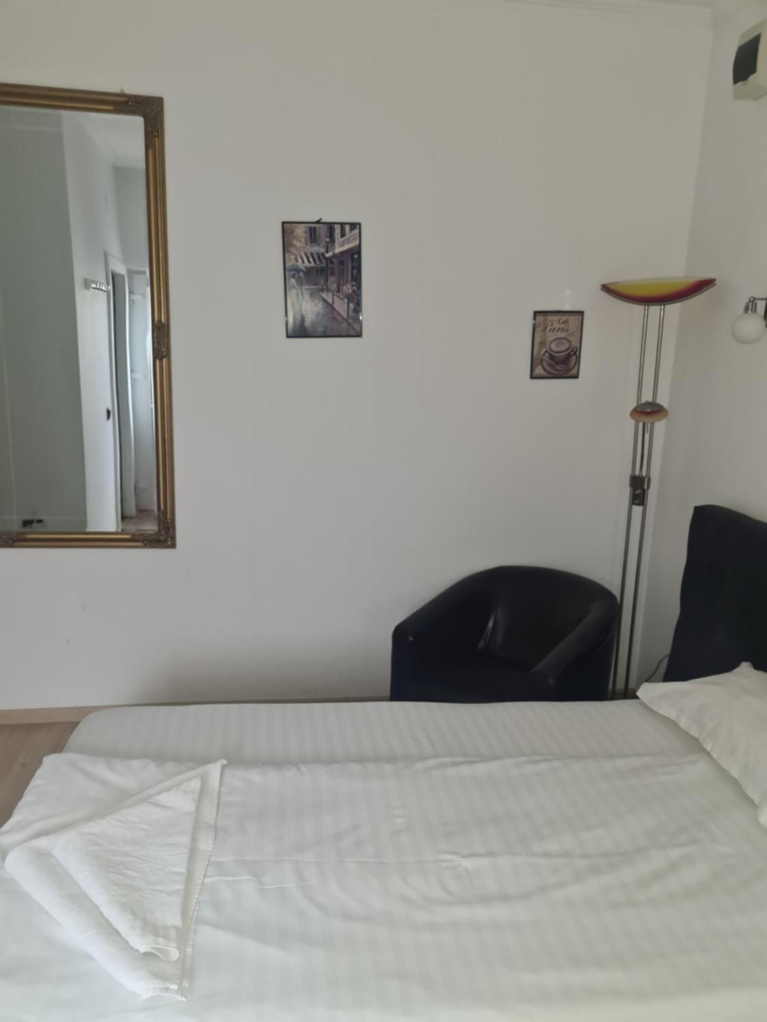 Pensiunea Corina Boutique Craiova Buitenkant foto